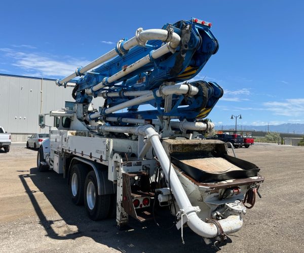 2014 ALLIANCE CONCRETE PUMP 32 METER MOUNTED ON A 2015 005