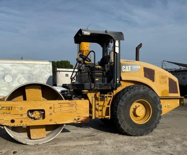 2014 CATERPILLAR CS56B VIBRATORY ROLLER COMPACTOR 001