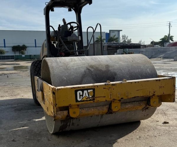 2014 CATERPILLAR CS56B VIBRATORY ROLLER COMPACTOR 002