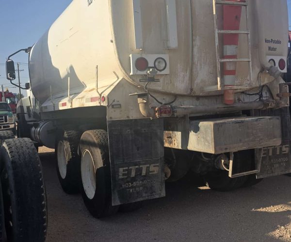 2014 CATERPILLAR CT660S TANDEM WATER TANK TRUCK 004