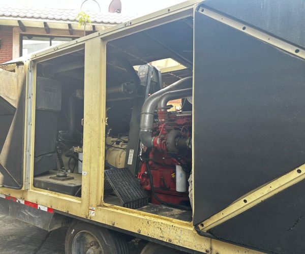 2014 DOOSAN XHP1170WCU× HIGH-PRESSURE AIR COMPRESSOR 010