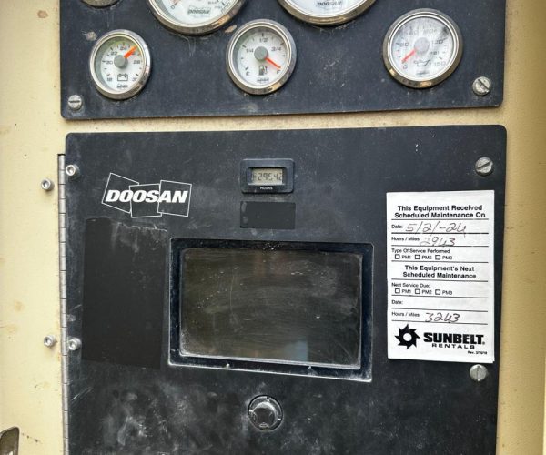 2014 DOOSAN XHP1170WCU× HIGH-PRESSURE AIR COMPRESSOR 012