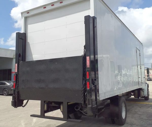 2014 FREIGHTLINER BOX TRUCK 26FT & LIFT GATE MANUAL TRANSMISSION 002