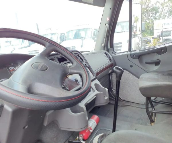 2014 FREIGHTLINER BOX TRUCK 26FT & LIFT GATE MANUAL TRANSMISSION 003