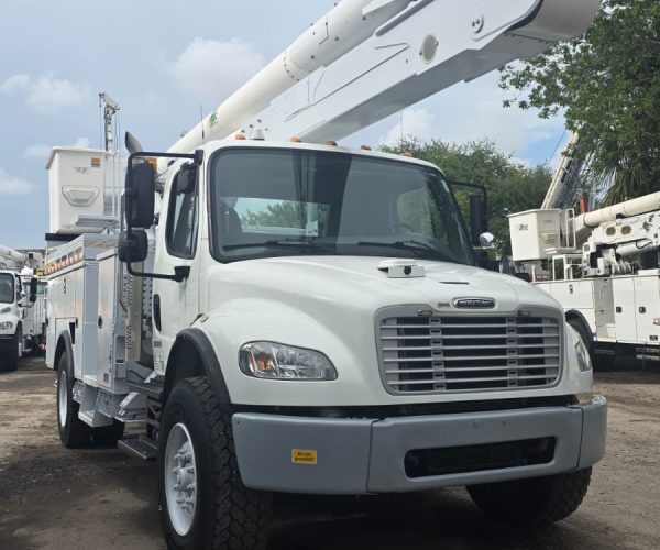 2014 FREIGHTLINER BUCKET TRUCK ALTEC S AA55 001