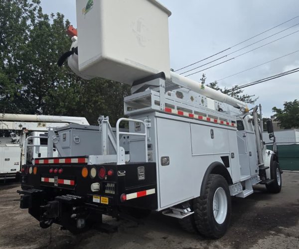 2014 FREIGHTLINER BUCKET TRUCK ALTEC S AA55 003