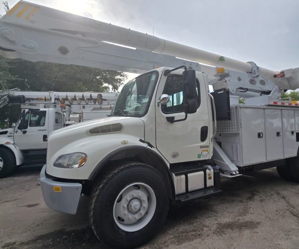 2014 FREIGHTLINER BUCKET TRUCK ALTEC S AA55 006