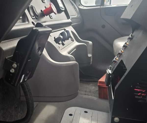 2014 FREIGHTLINER BUCKET TRUCK ALTEC S AA55 007