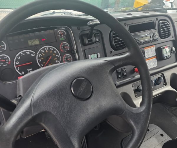 2014 FREIGHTLINER BUCKET TRUCK ALTEC S AA55 010