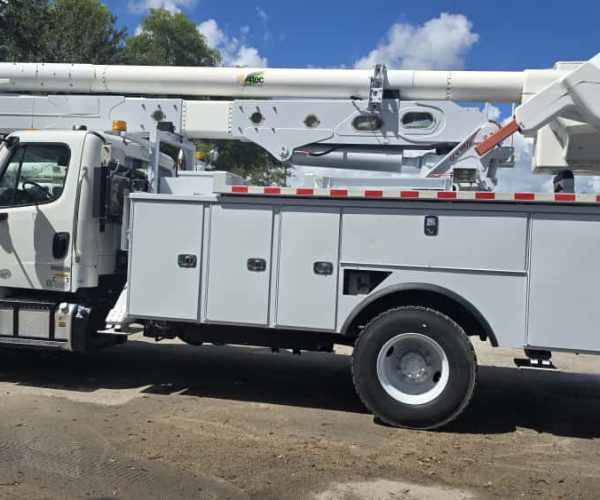 2014-FREIGHTLINER-BUCKET-TRUCK-ALTEC-S-AA55-021