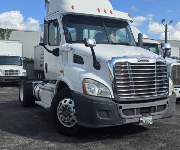 2014 FREIGHTLINER CASCADIA DAY CAB SINGLE AXLE 001