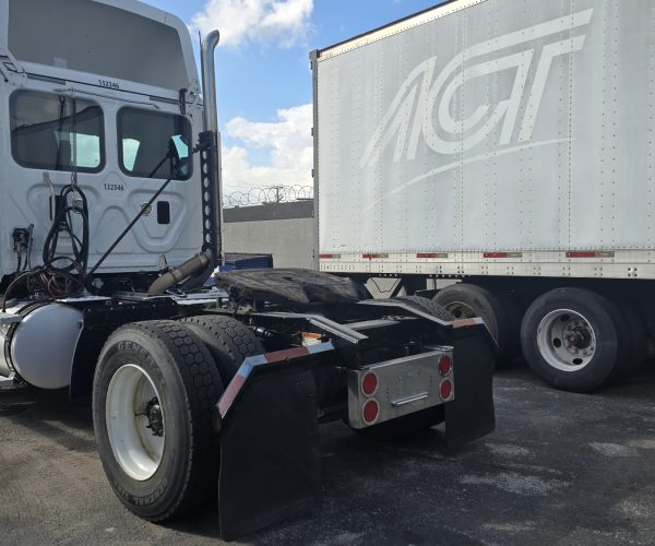 2014 FREIGHTLINER CASCADIA DAY CAB SINGLE AXLE 002