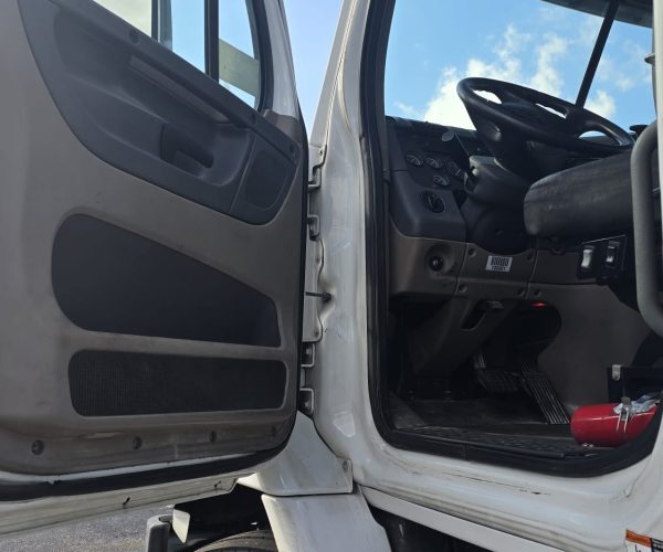 2014 FREIGHTLINER CASCADIA DAY CAB SINGLE AXLE 004
