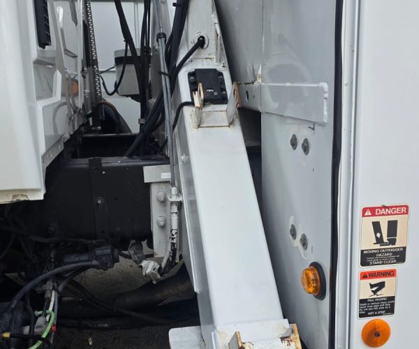 2014 INTERNATIONAL DIGGER DERRICK ALTEC DM 47-TR 013
