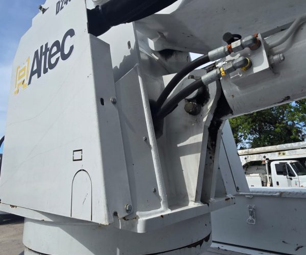 2014 INTERNATIONAL DIGGER DERRICK ALTEC DM 47-TR 015