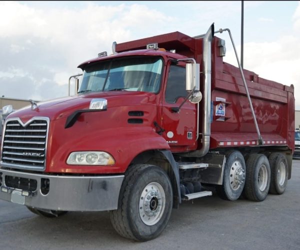 2014 MACK CXU613 DUMP TRUCK TRI-AXLE 001