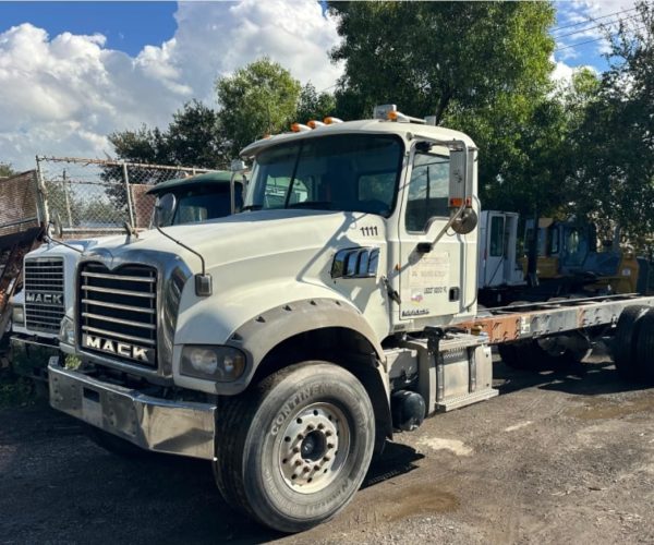 2014 MACK GRANITE CABIN CHASSIS 15 FT LONG TANDEM DOUBLE FRAME 001