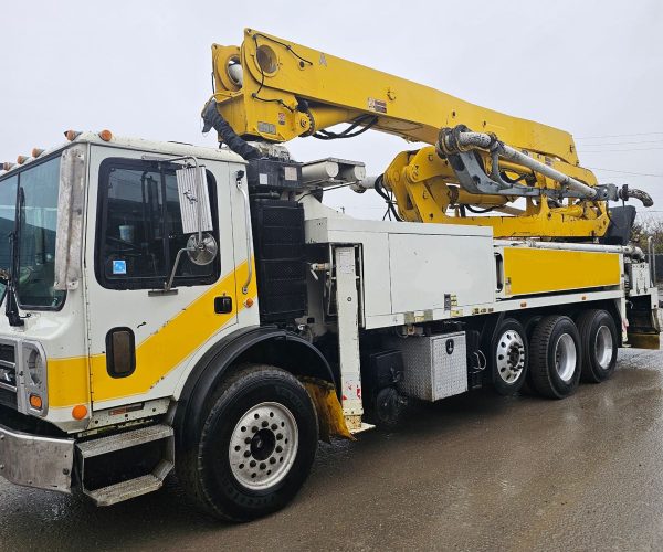 2014 PUTZMEISTER 31 METERS CONCRETE PUMP MOUNTED ON A 2015 MACK MRU613 5 SECTIONS 002