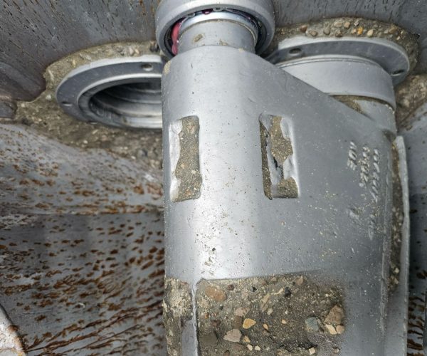 2014 PUTZMEISTER 31 METERS CONCRETE PUMP MOUNTED ON A 2015 MACK MRU613 5 SECTIONS 010