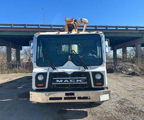 2014 PUTZMEISTER 36 METER CONCRETE PUMP MOUNTED ON A 2014 MACK MRU613 002