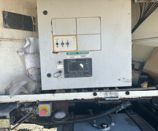 2014 PUTZMEISTER 36 METER CONCRETE PUMP MOUNTED ON A 2014 MACK MRU613 008