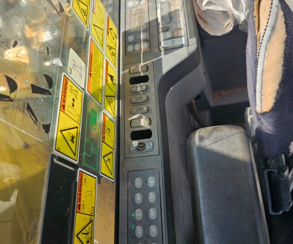 2015 CATERPILLAR 320EL EXCAVATOR ENCLOSED CAB AC 010