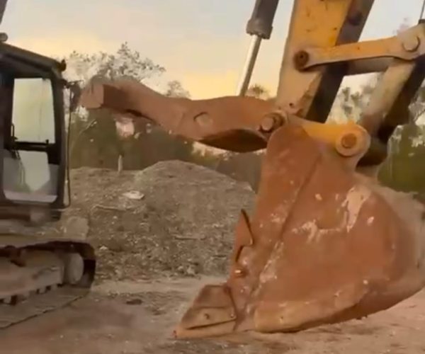 2015 CATERPILLAR 326 FL EXCAVATOR CAB 004