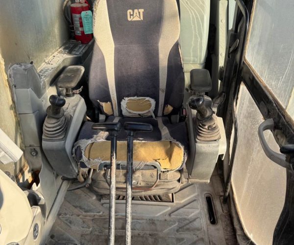 2015 CATERPILLAR 326 FL EXCAVATOR CAB 007