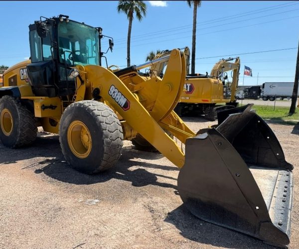 2015-CATERPILLAR-420F-BACKHOE-4X4-AUXILIARY-HYDRAULICS-001