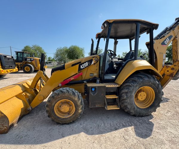 2015-CATERPILLAR-420F-BACKHOE-4X4-AUXILIARY-HYDRAULICS-004