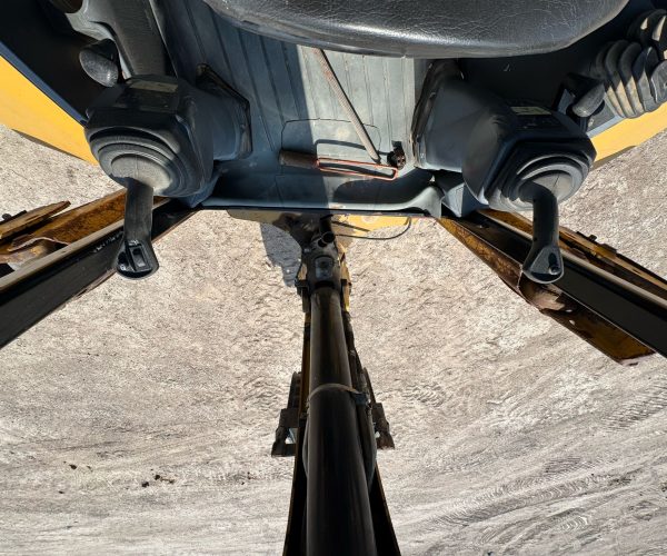 2015-CATERPILLAR-420F-BACKHOE-4X4-AUXILIARY-HYDRAULICS-010