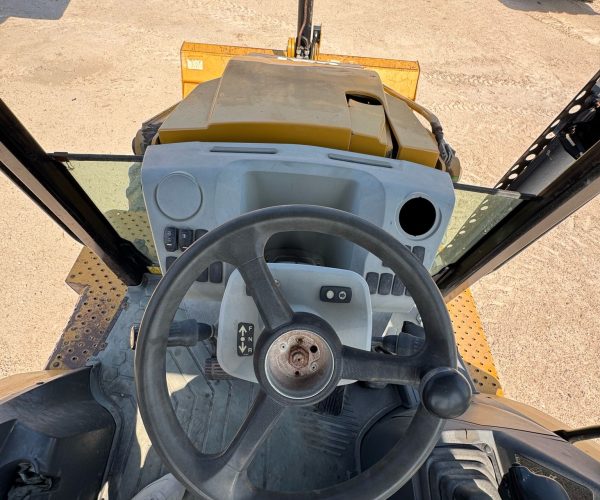2015-CATERPILLAR-420F-BACKHOE-4X4-AUXILIARY-HYDRAULICS-011
