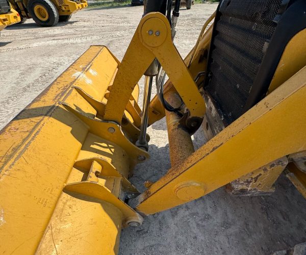 2015-CATERPILLAR-420F-BACKHOE-4X4-AUXILIARY-HYDRAULICS-013