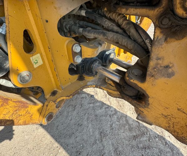 2015-CATERPILLAR-420F-BACKHOE-4X4-AUXILIARY-HYDRAULICS-015