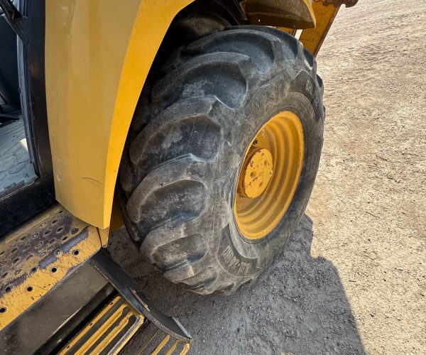 2015-CATERPILLAR-420F-BACKHOE-4X4-AUXILIARY-HYDRAULICS-017