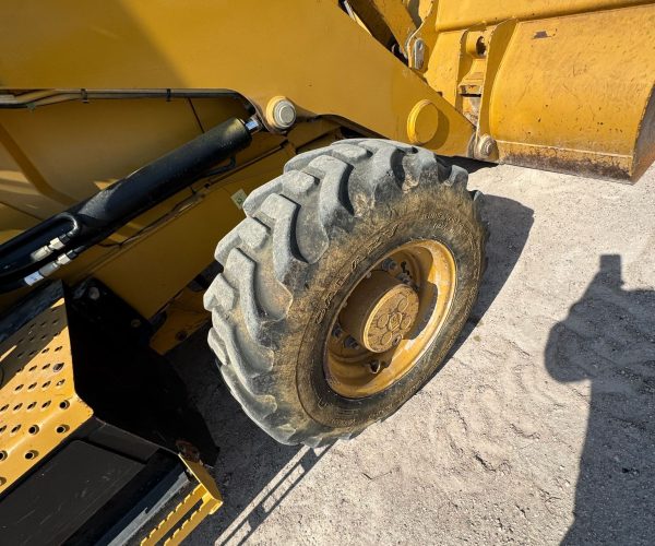 2015-CATERPILLAR-420F-BACKHOE-4X4-AUXILIARY-HYDRAULICS-019
