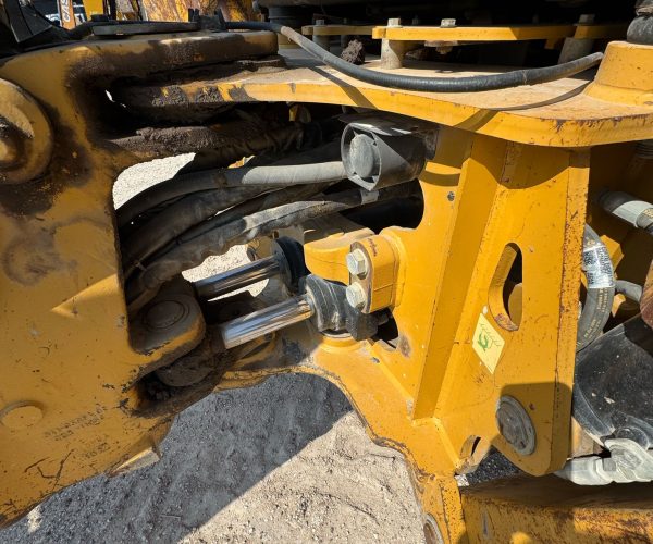2015-CATERPILLAR-420F-BACKHOE-4X4-AUXILIARY-HYDRAULICS-020