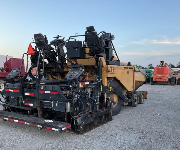 2015 CATERPILLAR AP1000F WHEEL ASPHALT PAVER 001