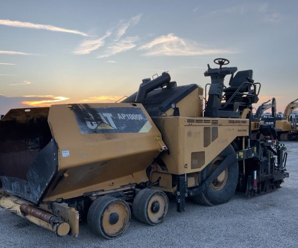 2015 CATERPILLAR AP1000F WHEEL ASPHALT PAVER 002