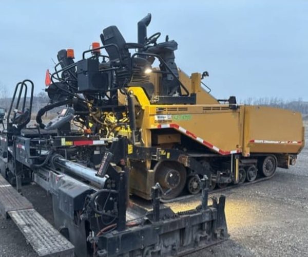 2015 CATERPILLAR AP1055F TRACK ASPHALT PAVER 001