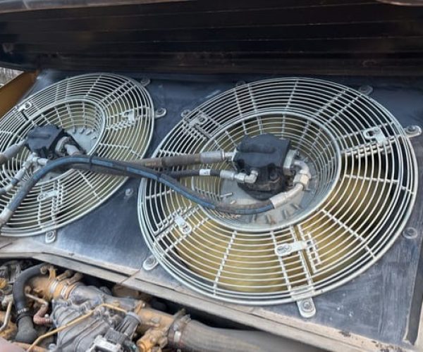 2015 CATERPILLAR AP1055F TRACK ASPHALT PAVER 005