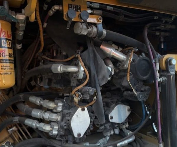 2015 CATERPILLAR AP1055F TRACK ASPHALT PAVER 006