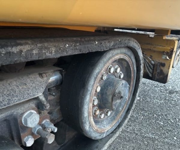 2015 CATERPILLAR AP1055F TRACK ASPHALT PAVER 007