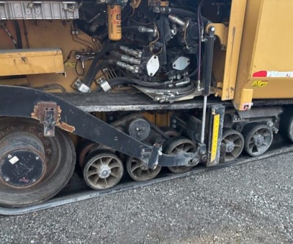 2015 CATERPILLAR AP1055F TRACK ASPHALT PAVER 010