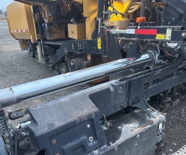 2015 CATERPILLAR AP1055F TRACK ASPHALT PAVER 011