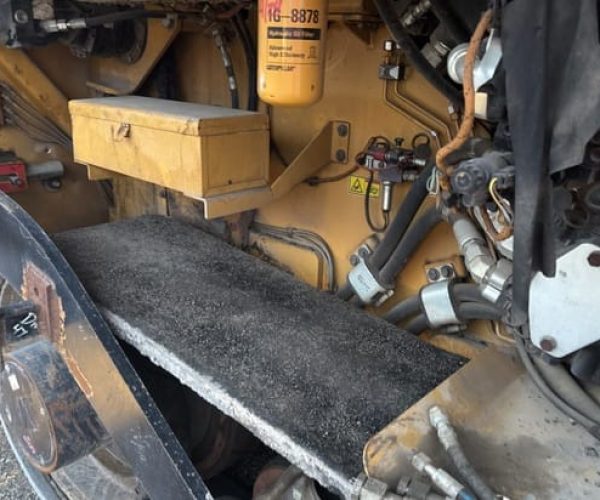 2015 CATERPILLAR AP1055F TRACK ASPHALT PAVER 014