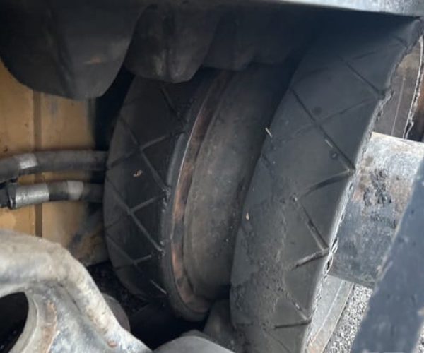 2015 CATERPILLAR AP1055F TRACK ASPHALT PAVER 018