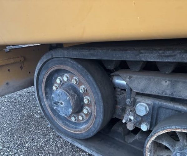 2015 CATERPILLAR AP1055F TRACK ASPHALT PAVER 021