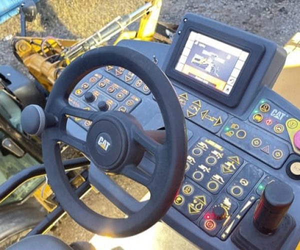 2015 CATERPILLAR AP1055F TRACK ASPHALT PAVER 026