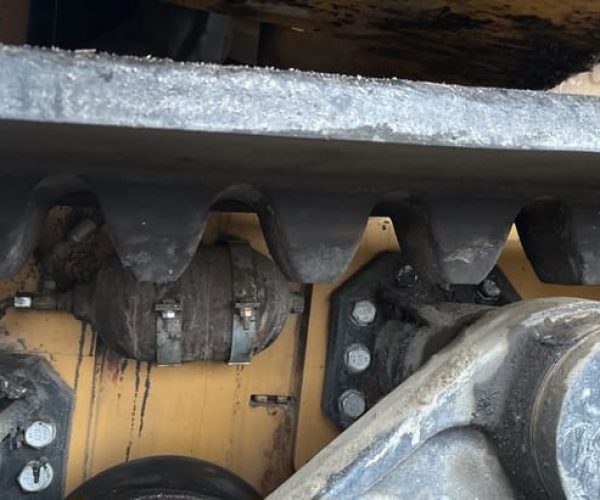 2015 CATERPILLAR AP1055F TRACK ASPHALT PAVER 030